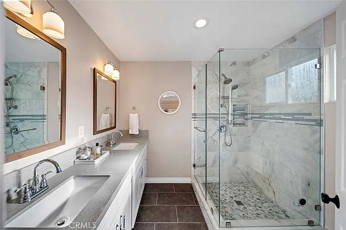 3217 Montana Ave — Photo 2