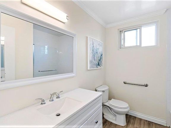 3rd image of 914 Lincoln Blvd APT 303