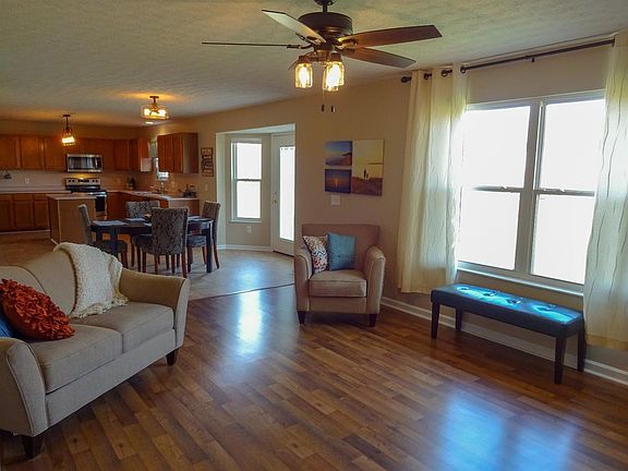 3rd image of 4496 Margaret Ct