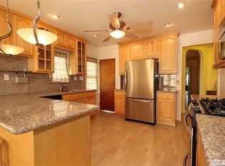 79 Hillside Ln, New Hyde Park, NY 11040
