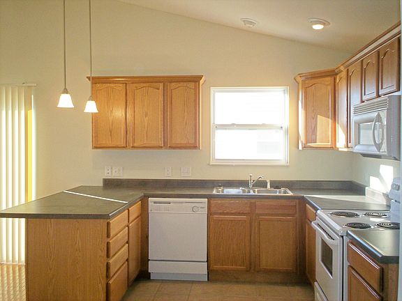 3rd image of 400 Jillian Dr