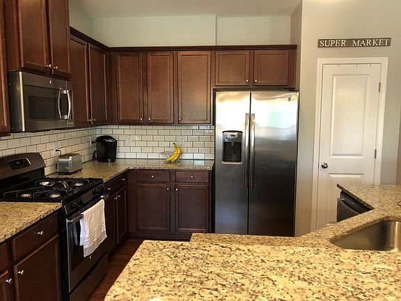 5th image of 451 Whispering Breeze Ln