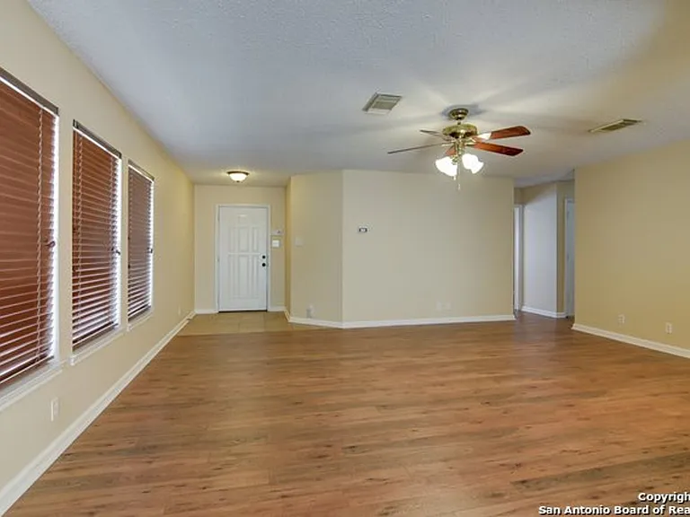 9203 Chinon — Photo 4