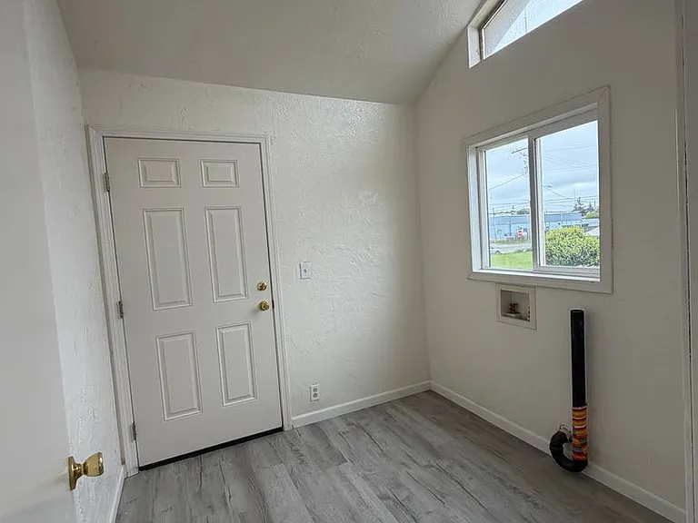 228 N Wasson St — Photo 6