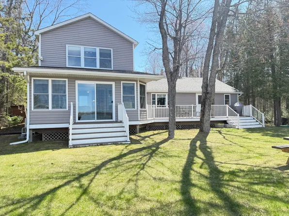5374 S Oak Point Ln, Sault Sainte Marie, MI 49783