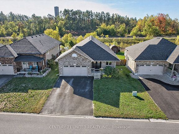 2nd image of 13 Millpond Ln