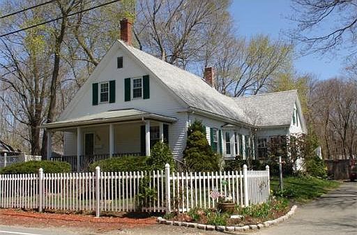 1st image of 996 Plymouth St
