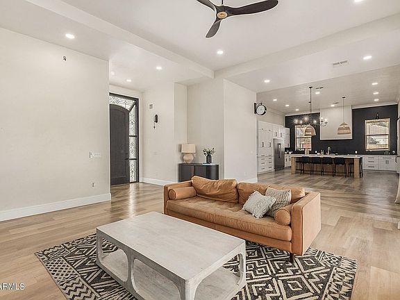 3rd image of 1915 N Stevens Cir