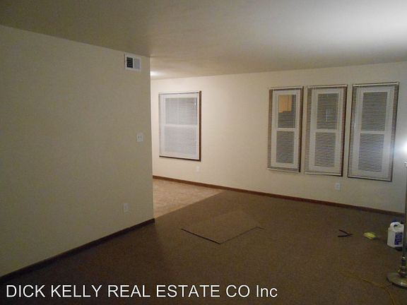 4th image of 471 Fort Worth Ave APT C1