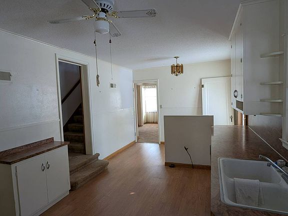 3rd image of 828 Main St