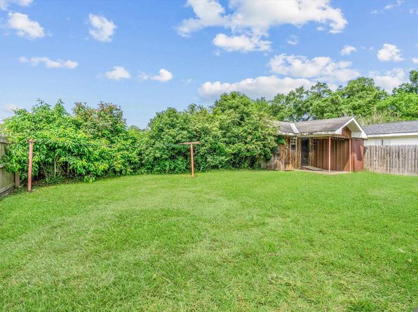 1313 3rd St, Lutcher, LA 70071