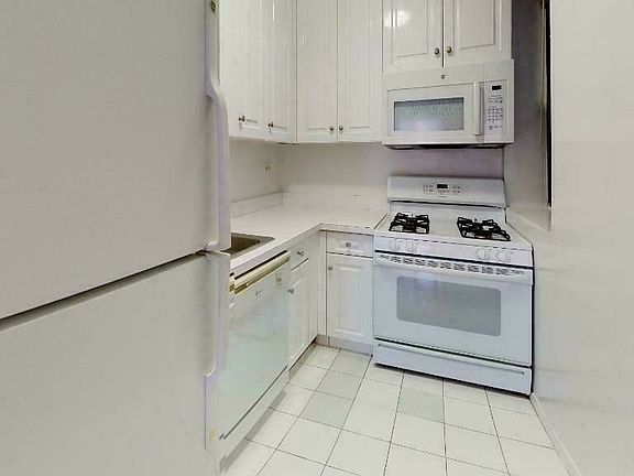 4th image of 365 W 52nd St APT 2K