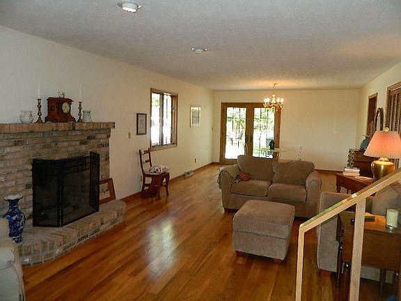 3rd image of 491 W Lakeshore Dr