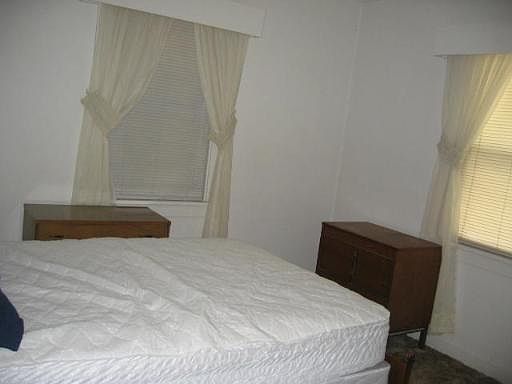 4th image of 805 S Park St