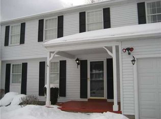 7 Meadowlark Dr, Penfield, NY 14526