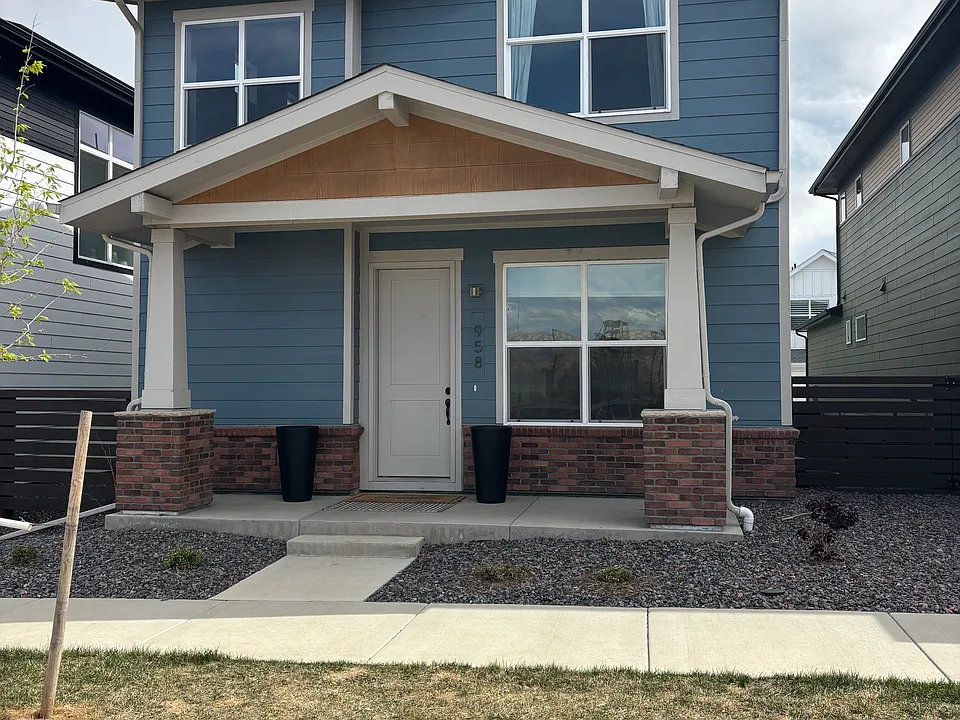 958 Superior Dr