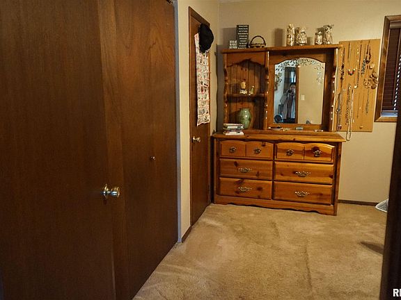 3rd image of 106 Deutel Ct