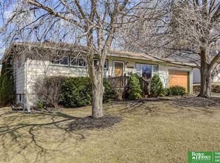 4524 Valley St, Omaha, NE 68106