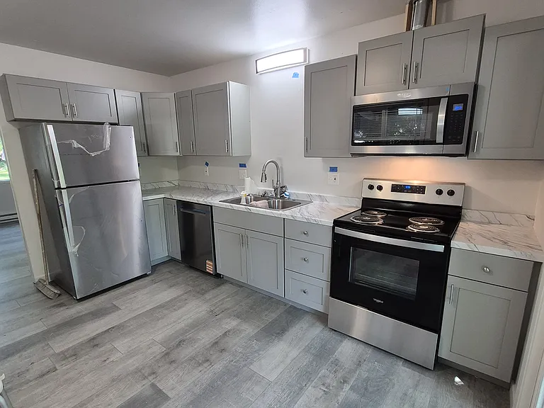 402 N Ella Ave — Photo 2