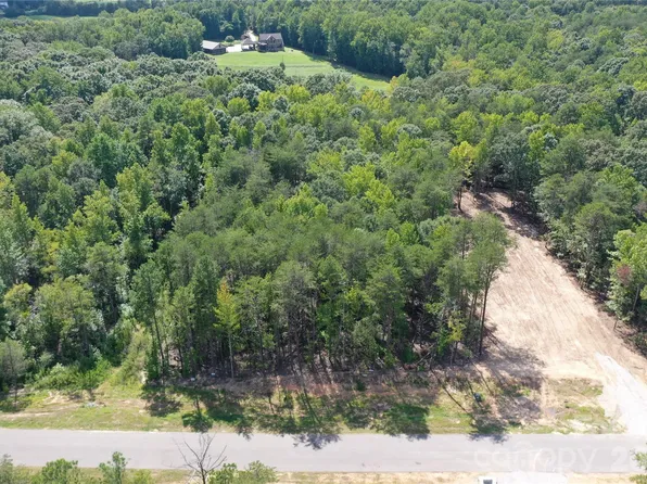 3191 Meadowcrest Dr, Clover, SC 29710