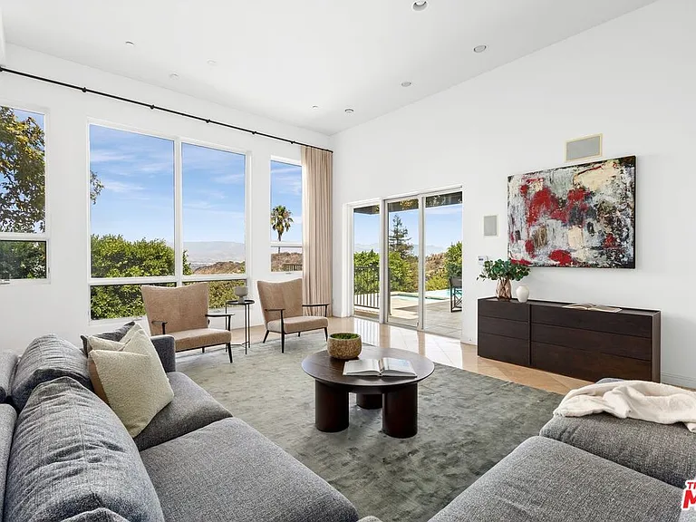 14435 Mulholland Dr — Photo 13