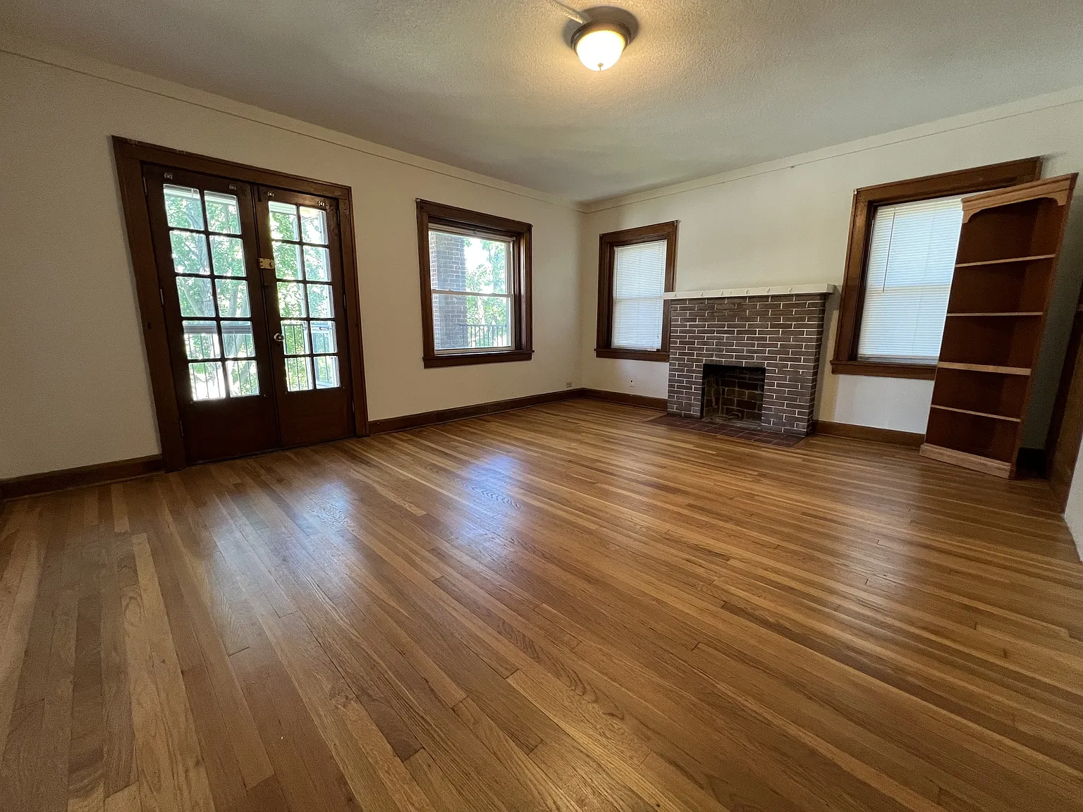 853 Barnett Ave — Photo 2