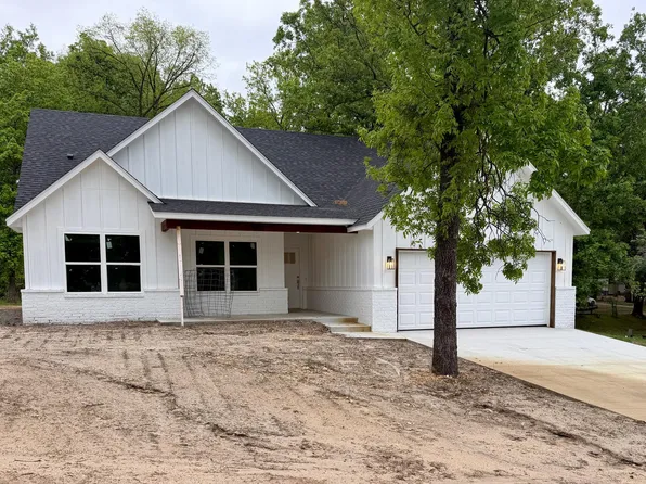 1631 Rockwood Dr, Grove, OK 74344