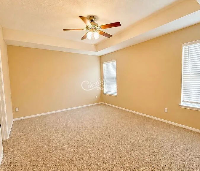 901 Kelso Dr — Photo 6