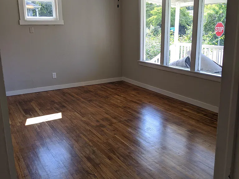 900 Gertrude Ave — Photo 4