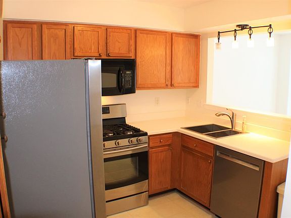 4th image of 3107 Village Cir