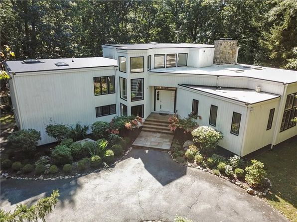4 Hemlock Hollow Pl