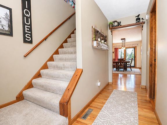 3rd image of 51190 Whitewater Ln