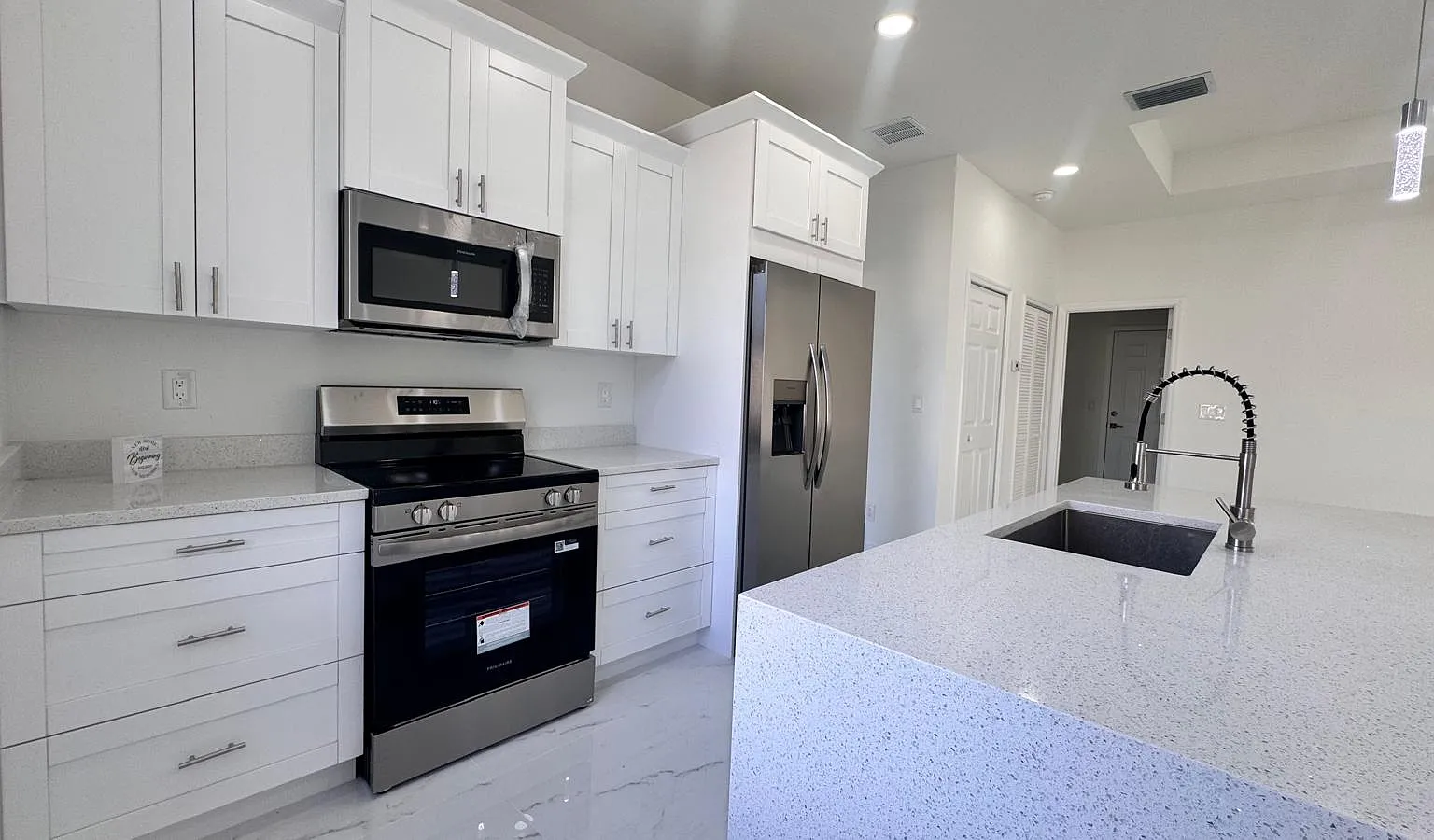 3 bed, 1630 sqft, $2,200 — Photo 3