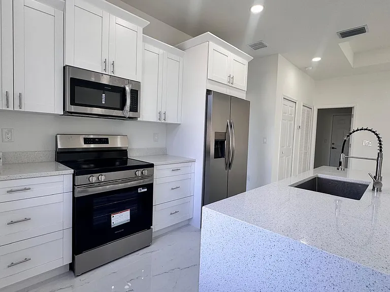 3402 30th St W — Photo 3