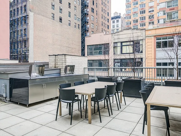 800 6th Ave #21A — Photo 22