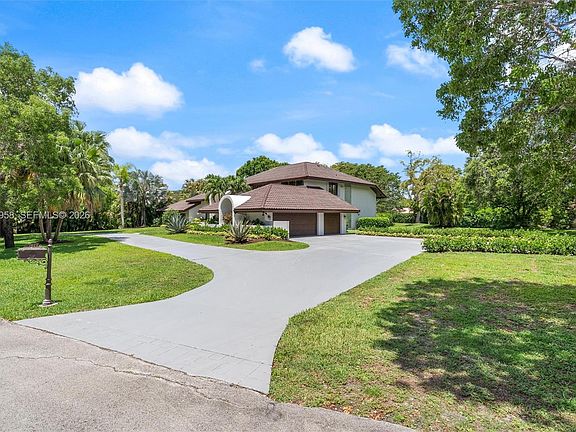 2nd image of 7011 Hialeah Ln