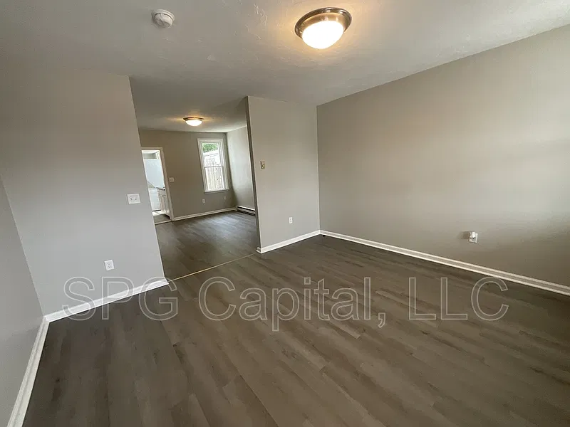 2 bed, 1.0 bath, 972 sqft, $1,250 — Photo 2