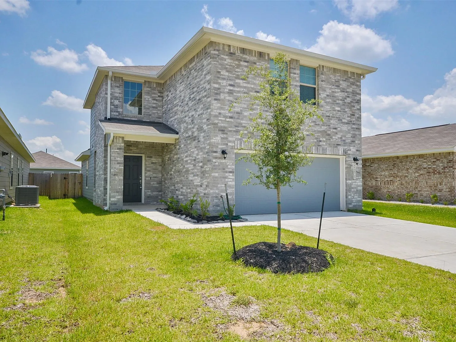 4 bed, 2.5 bath, 2074 sqft, $1,900 — Photo 1