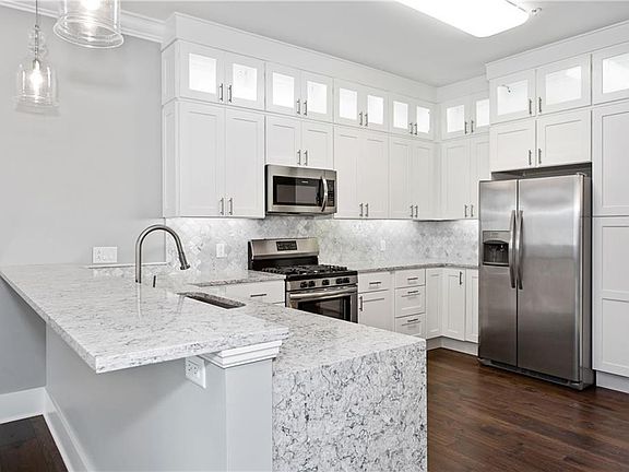 4th image of 123 E Willow St #3