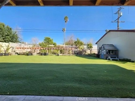 5th image of 833 N Lilac Ave