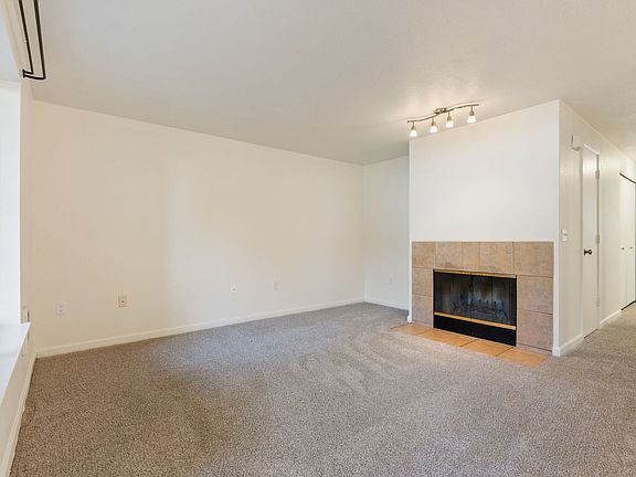 5th image of 6048 SE Drake St Unit 112