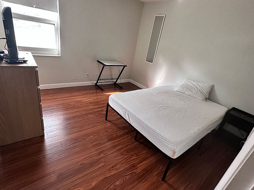 1st image of 5911 NE 14th Ln APT 201