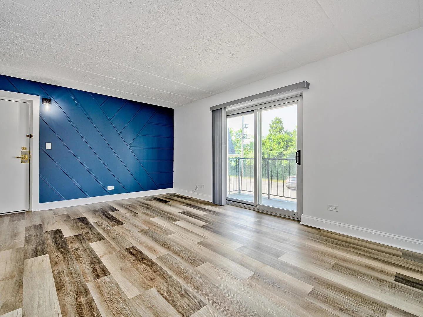 2 bed, 900 sqft, $2,500 — Photo 2