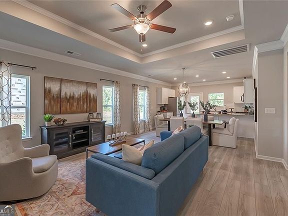 5th image of 157 Red Oak Ln