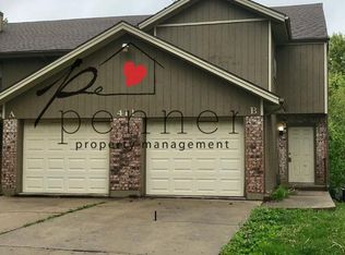 411 NE Highland Ln, Blue Springs, MO 64014