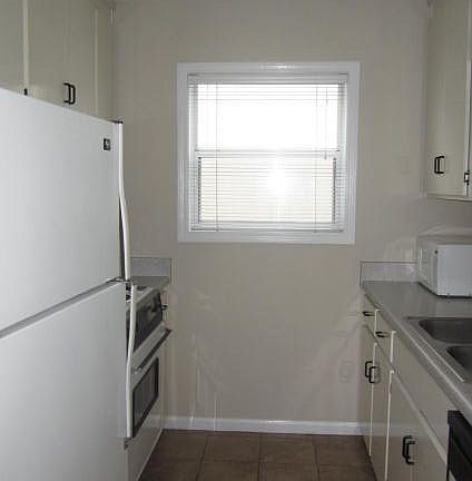 3rd image of 122 Woodfield Pl