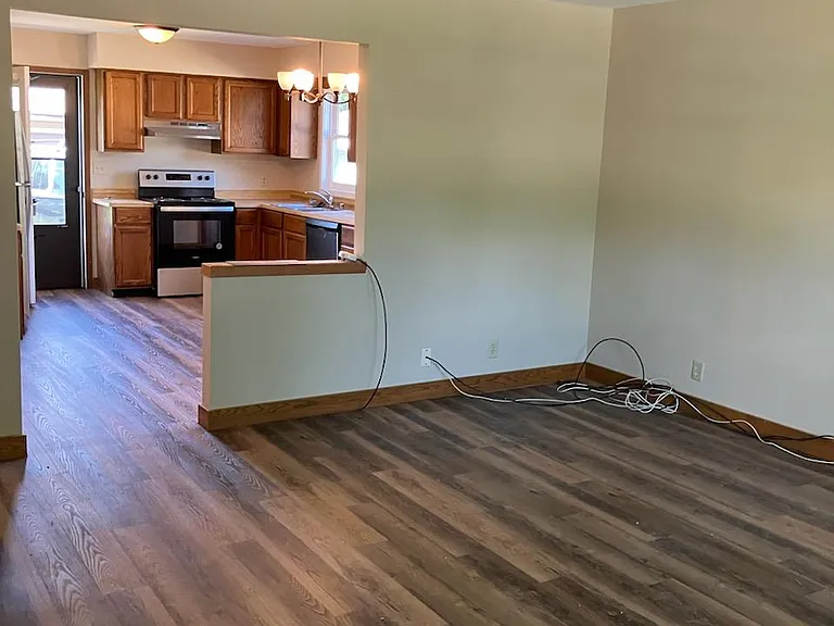 138 Marcella St — Photo 7