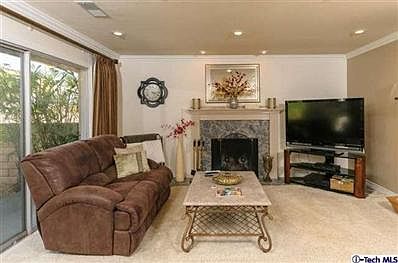 4th image of 2011 Palomar Dr