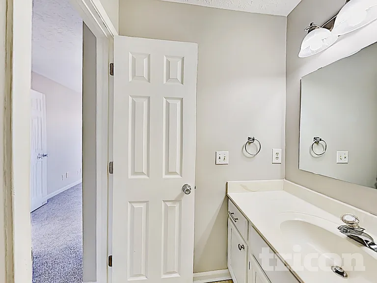 4242 Tenneyson Ln — Photo 8