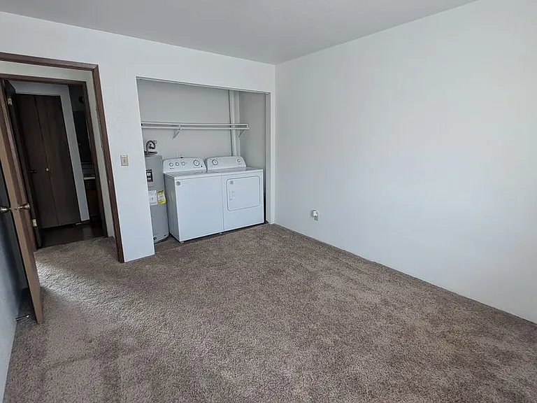 211-225 N Peterson Dr — Photo 40